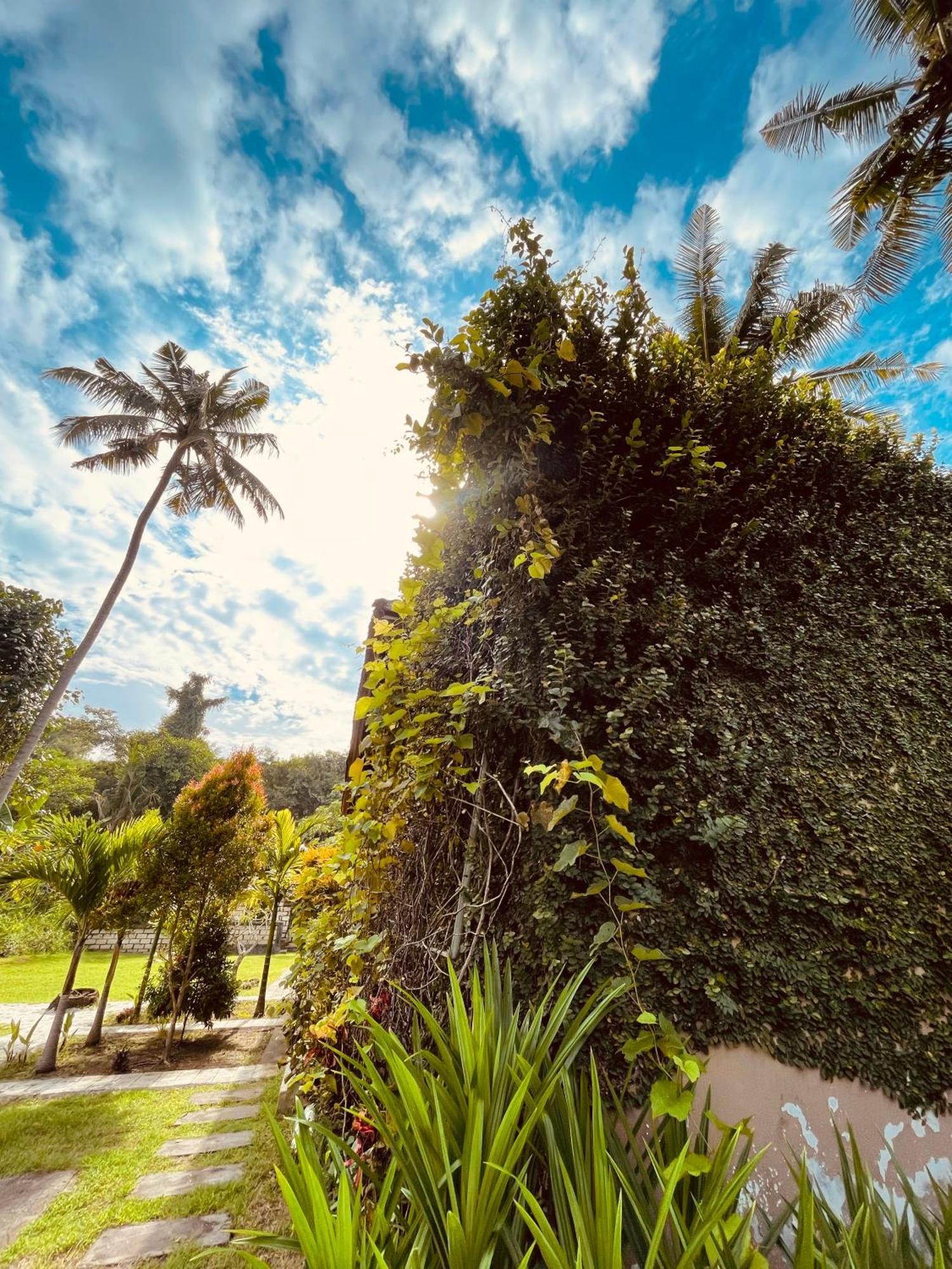 Apit Lawang Villas & Resto Batununggul Εξωτερικό φωτογραφία
